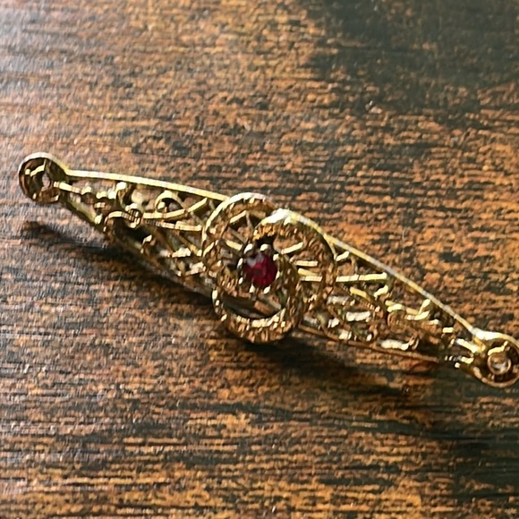 Gold Pin - Picture 4 of 8